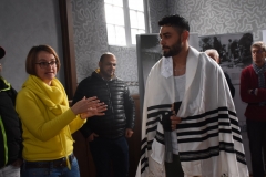 Mohammed trägt das jüdische Gewand Talit, das zum Beten angezogen wird